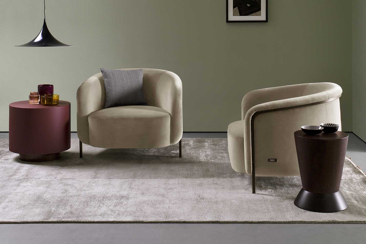 Ring, fauteuil tonneau moderne à l’assise large et profonde