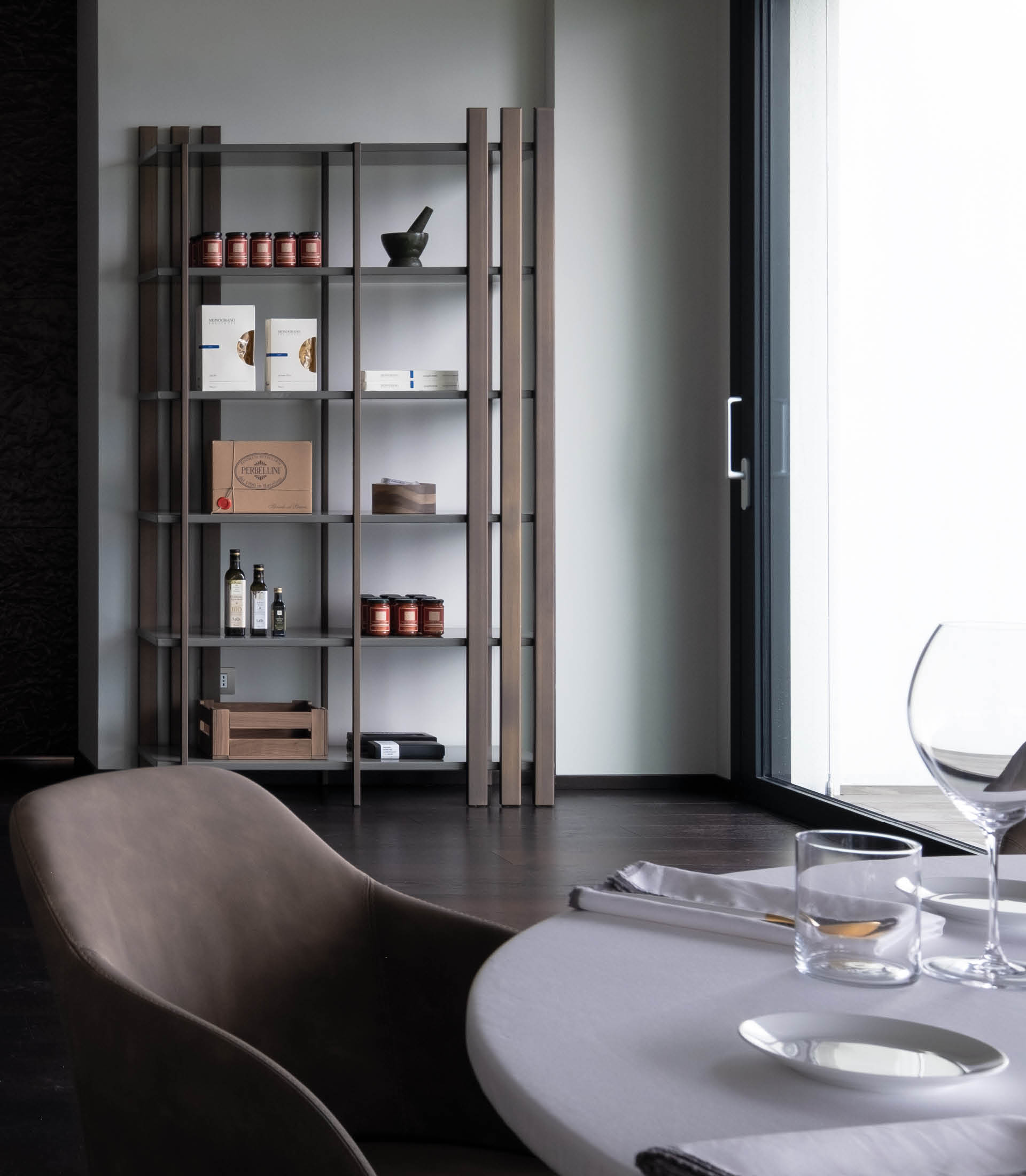 Hotel dining room equipped with a bookshelf
